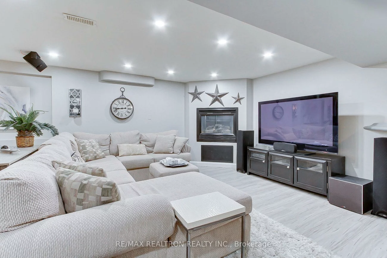 1824, Mount Albert, Sharon, East Gwillimbury