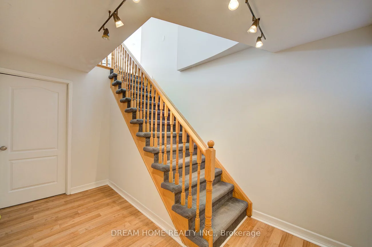 23, Viscount, Mt Albert, East Gwillimbury