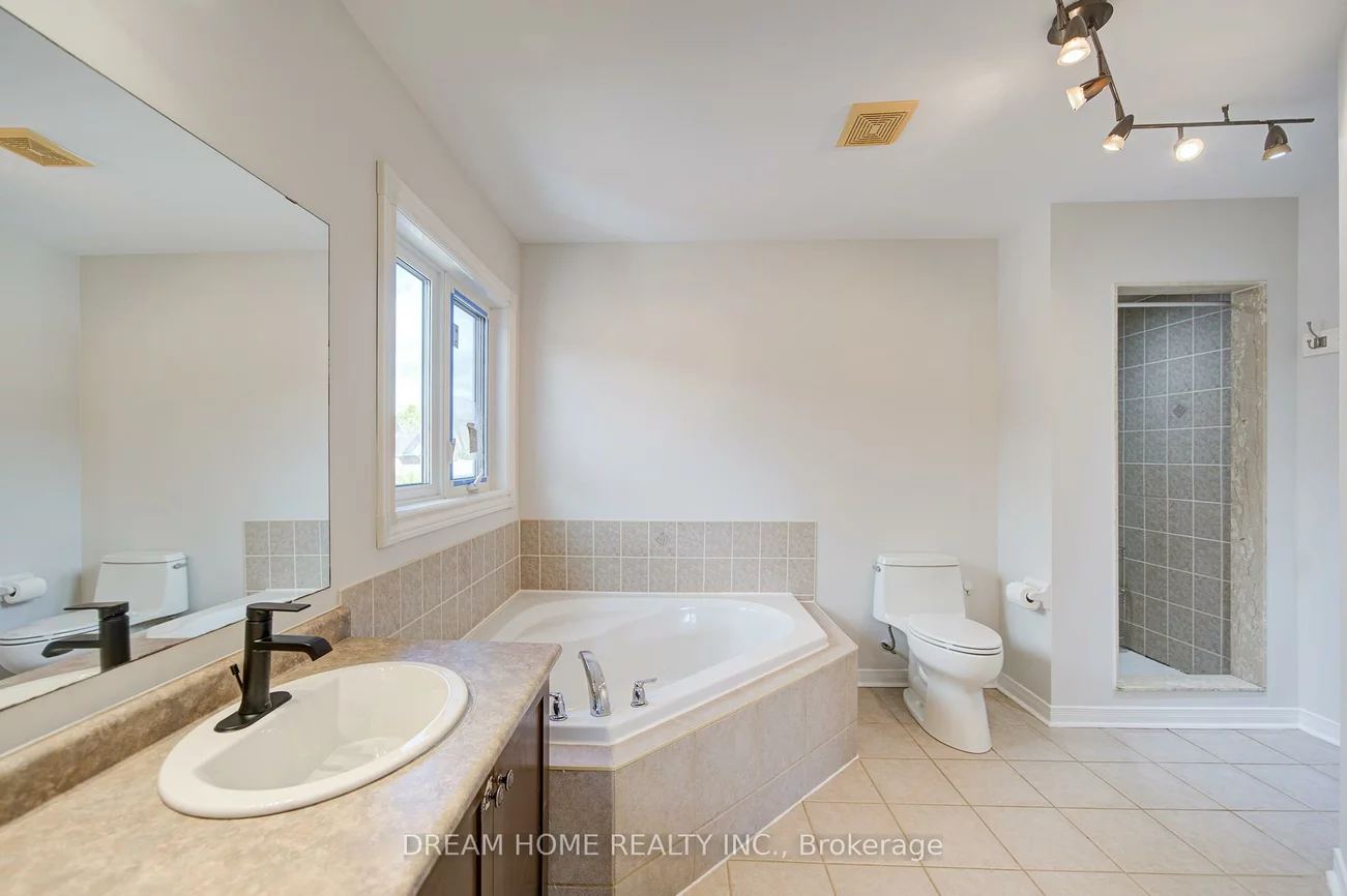 23, Viscount, Mt Albert, East Gwillimbury