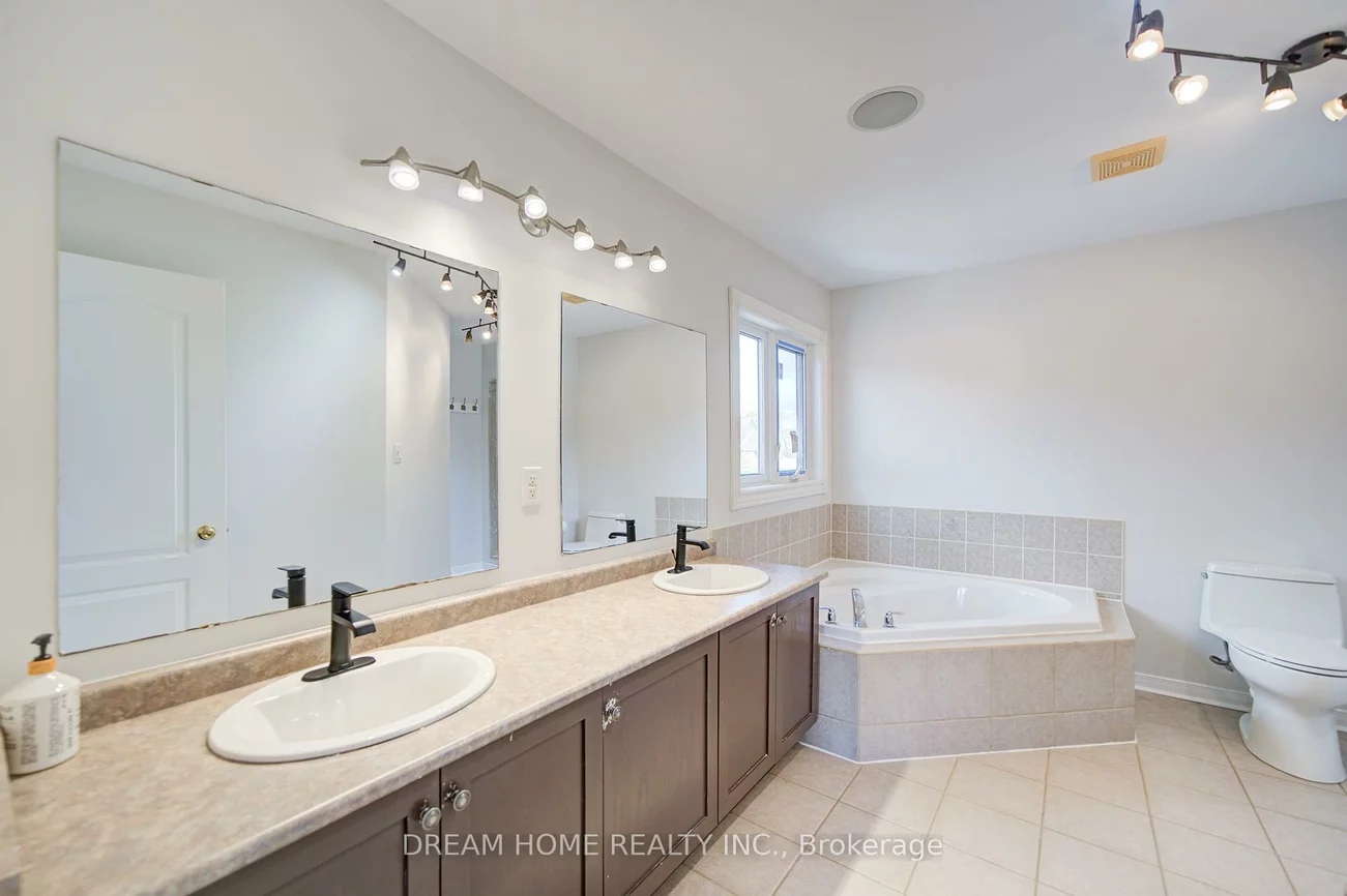 23, Viscount, Mt Albert, East Gwillimbury
