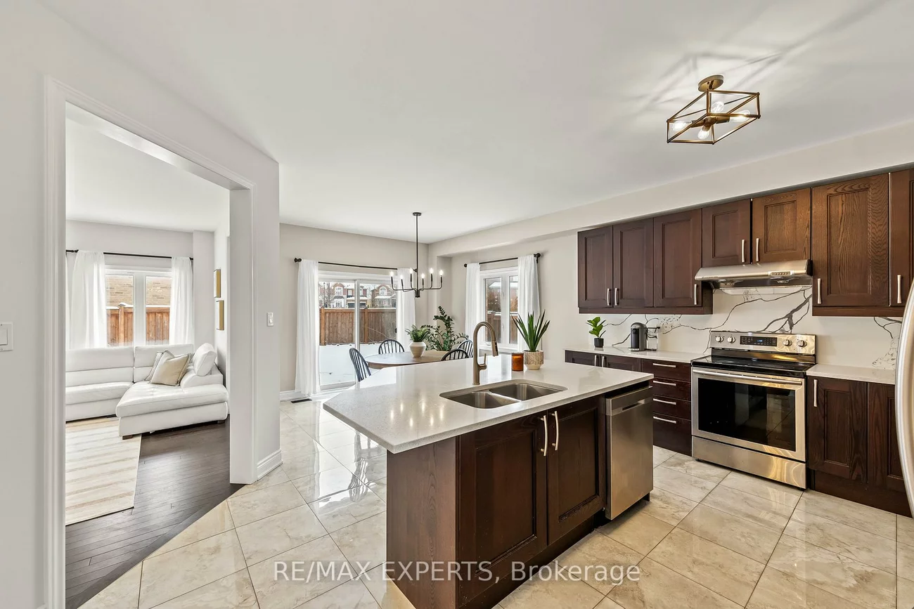 16, Vivian Creek, Mt Albert, East Gwillimbury