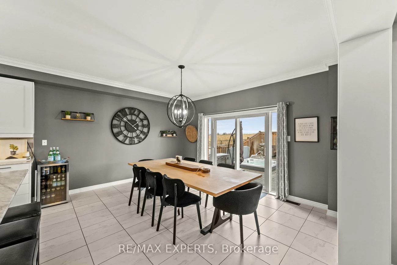 48, Manor Glen, Mt Albert, East Gwillimbury