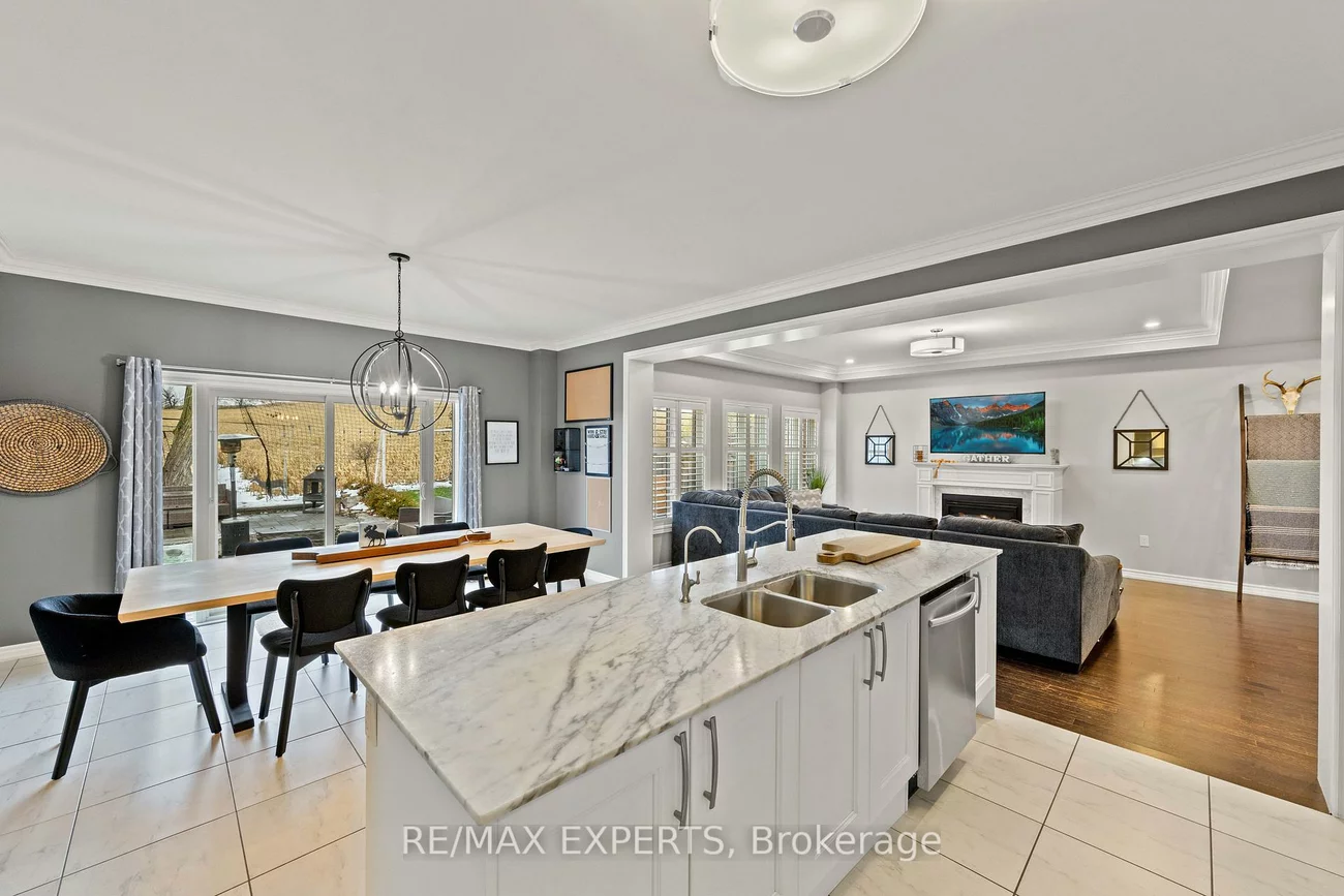 48, Manor Glen, Mt Albert, East Gwillimbury