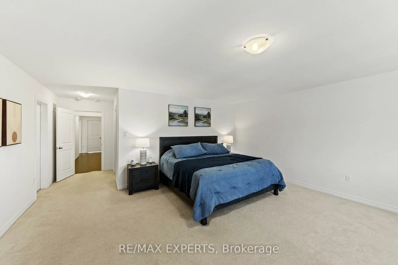 48, Manor Glen, Mt Albert, East Gwillimbury