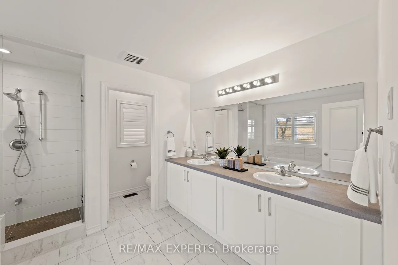 48, Manor Glen, Mt Albert, East Gwillimbury