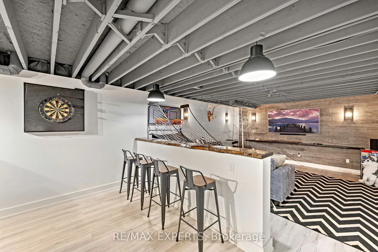 48, Manor Glen, Mt Albert, East Gwillimbury