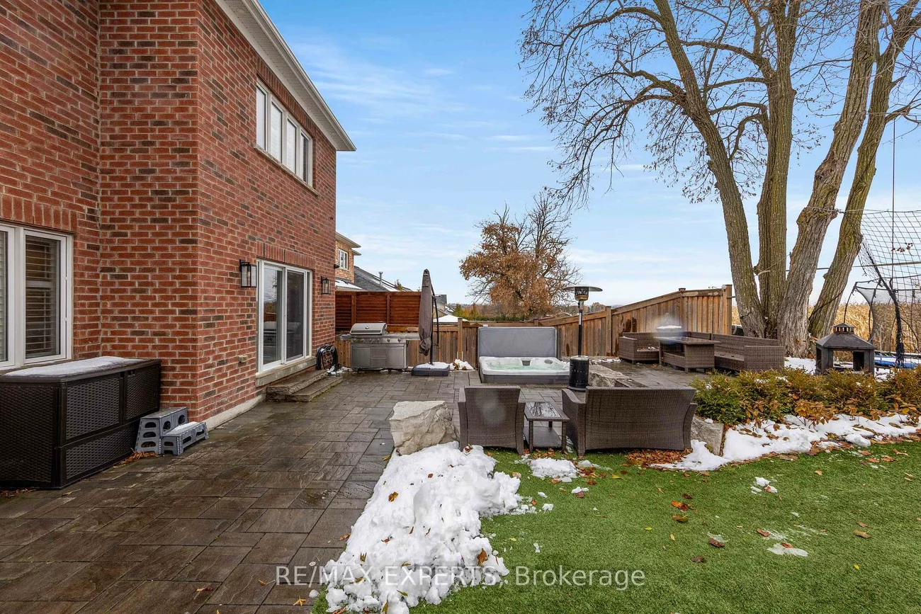 48, Manor Glen, Mt Albert, East Gwillimbury