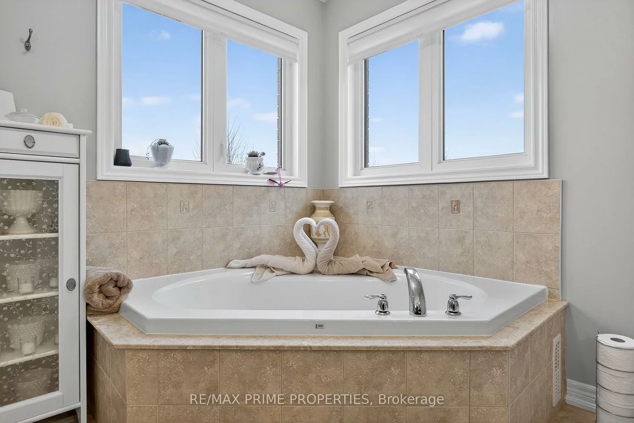 16, Don Rose, Mt Albert, East Gwillimbury