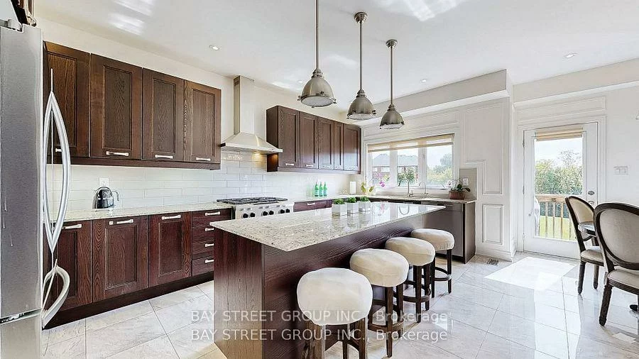 71, Manor Glen, Mt Albert, East Gwillimbury