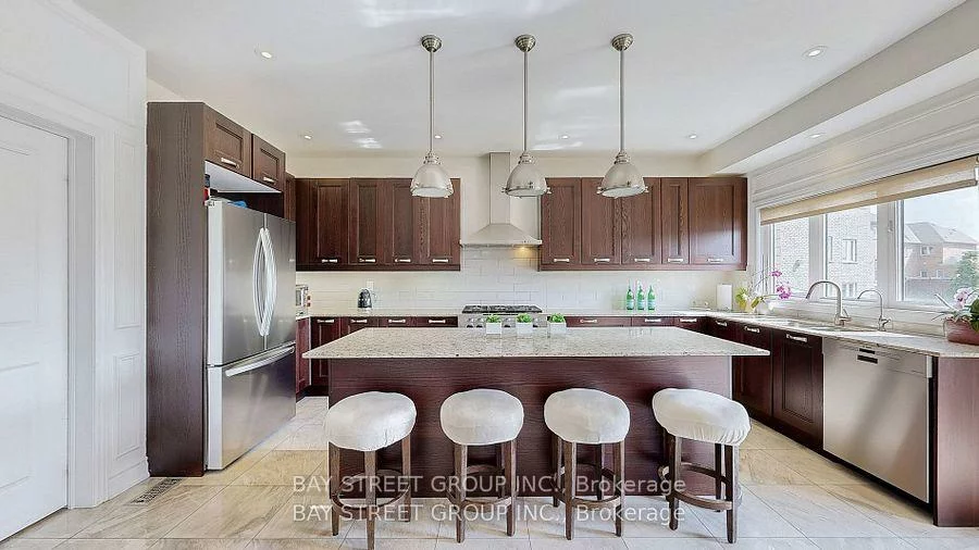 71, Manor Glen, Mt Albert, East Gwillimbury