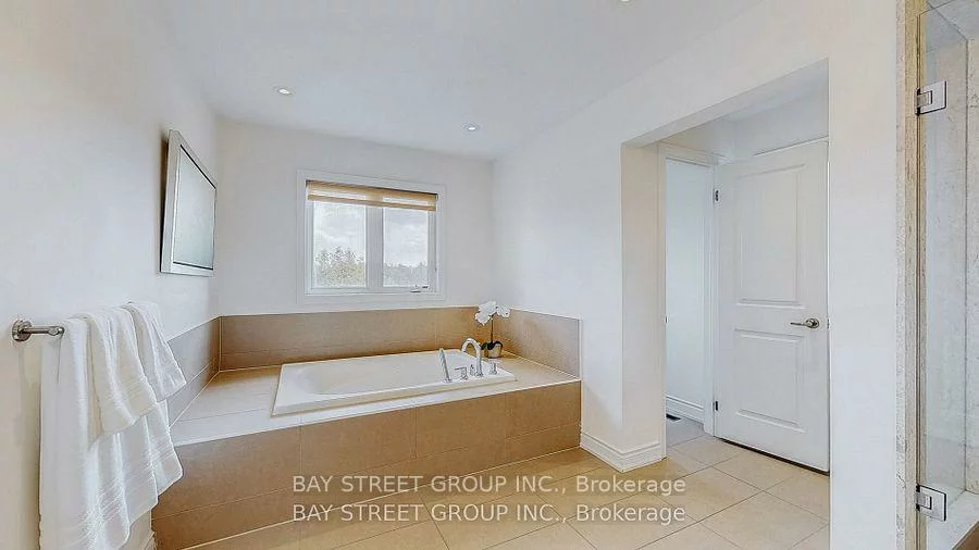 71, Manor Glen, Mt Albert, East Gwillimbury