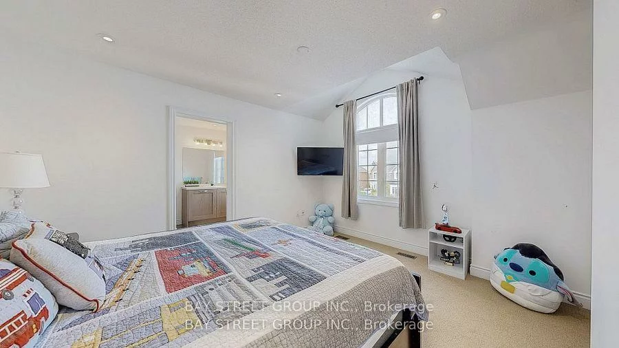 71, Manor Glen, Mt Albert, East Gwillimbury