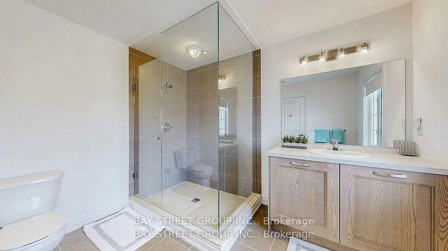 71, Manor Glen, Mt Albert, East Gwillimbury