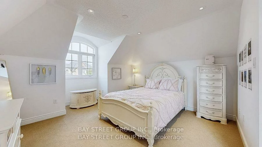 71, Manor Glen, Mt Albert, East Gwillimbury