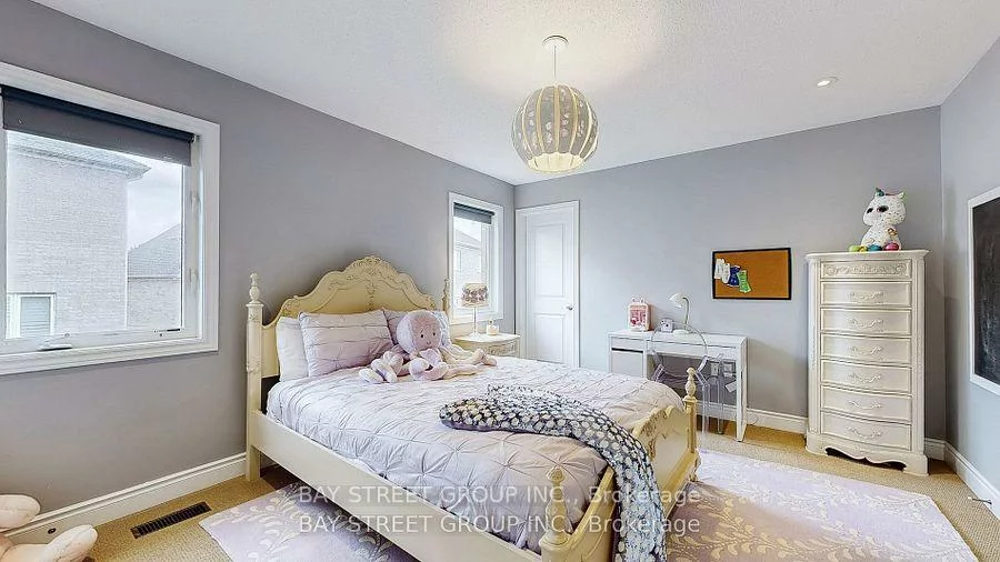 71, Manor Glen, Mt Albert, East Gwillimbury