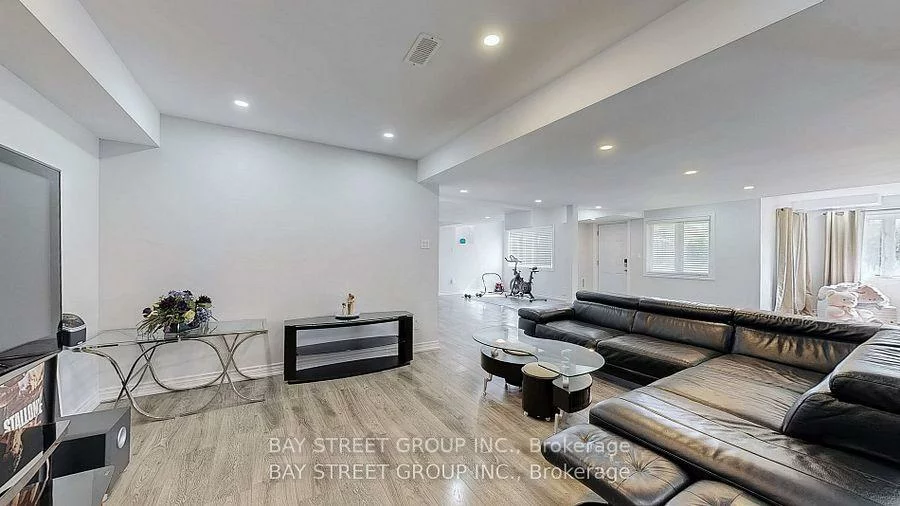 71, Manor Glen, Mt Albert, East Gwillimbury