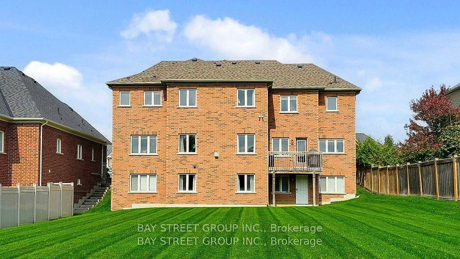 71, Manor Glen, Mt Albert, East Gwillimbury