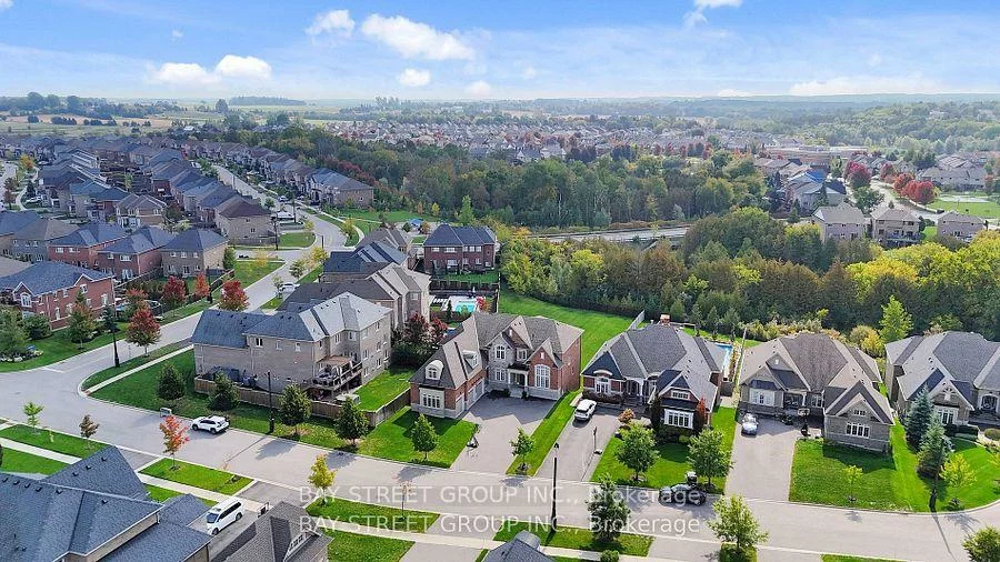 71, Manor Glen, Mt Albert, East Gwillimbury