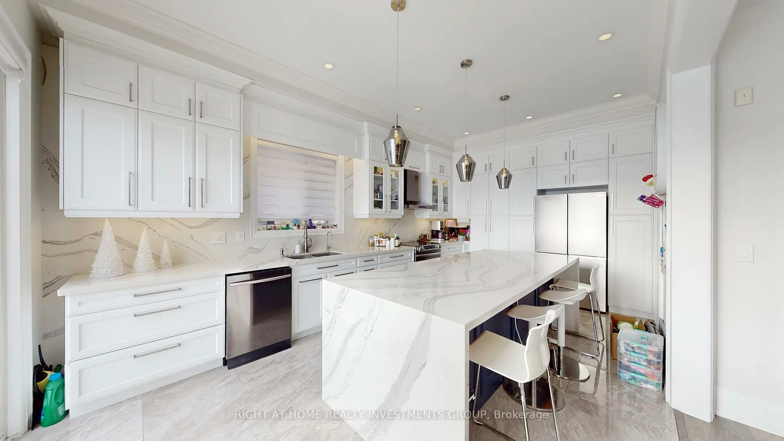 75, Manor Hampton, Sharon, East Gwillimbury