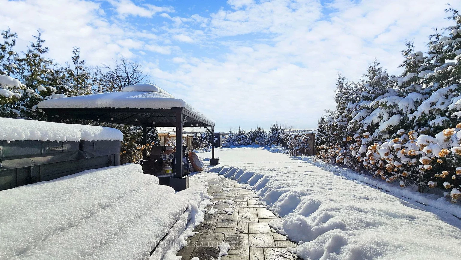 75, Manor Hampton, Sharon, East Gwillimbury