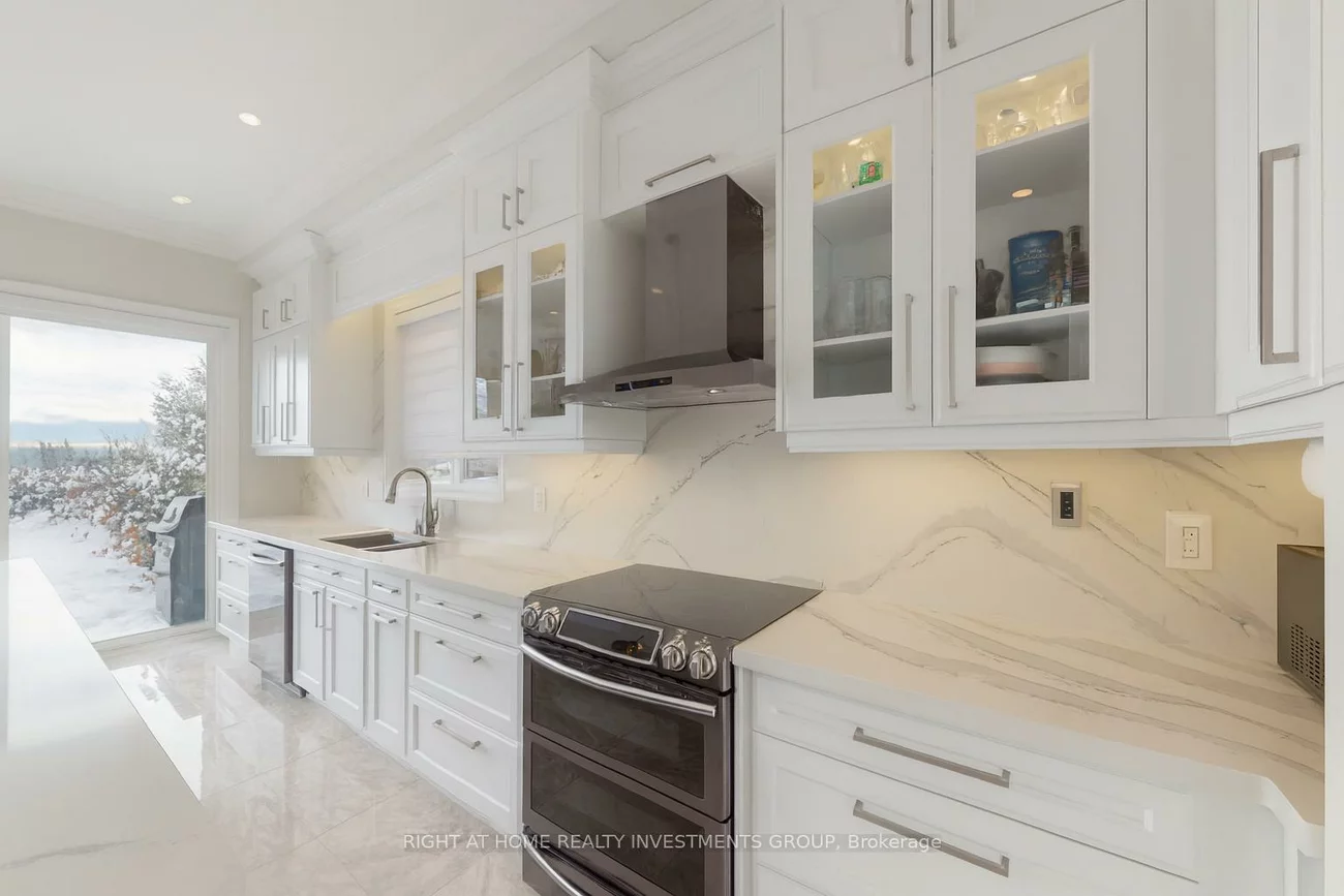 75, Manor Hampton, Sharon, East Gwillimbury