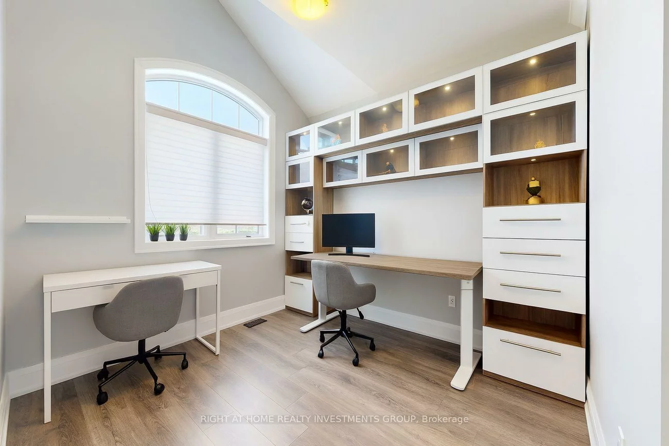 75, Manor Hampton, Sharon, East Gwillimbury