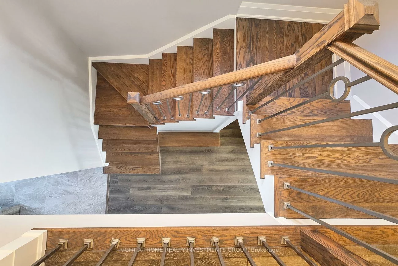 75, Manor Hampton, Sharon, East Gwillimbury