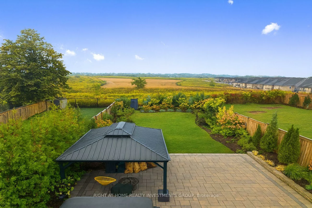 75, Manor Hampton, Sharon, East Gwillimbury