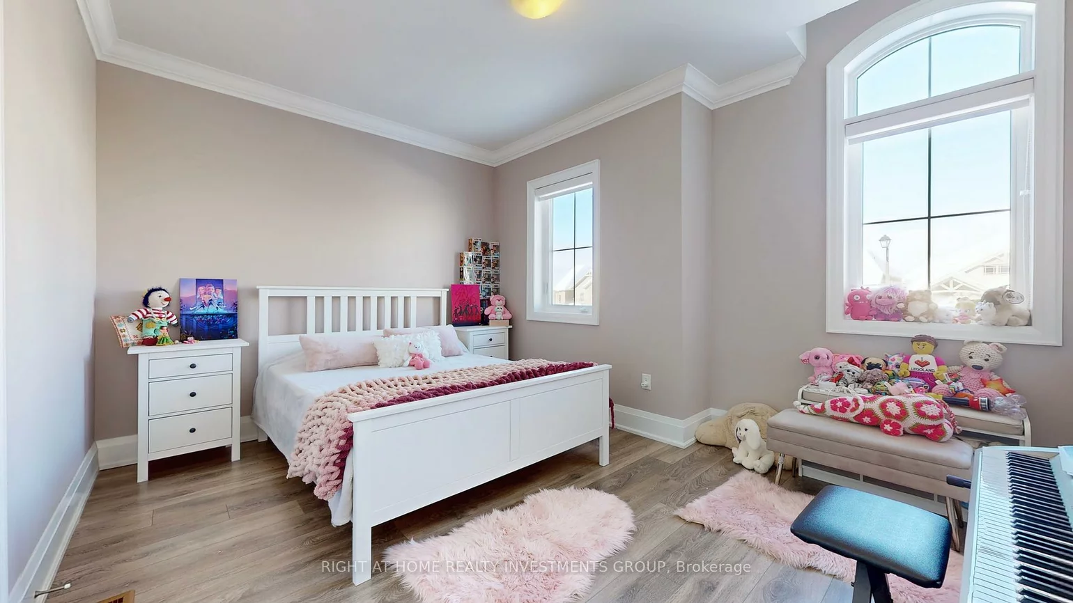 75, Manor Hampton, Sharon, East Gwillimbury