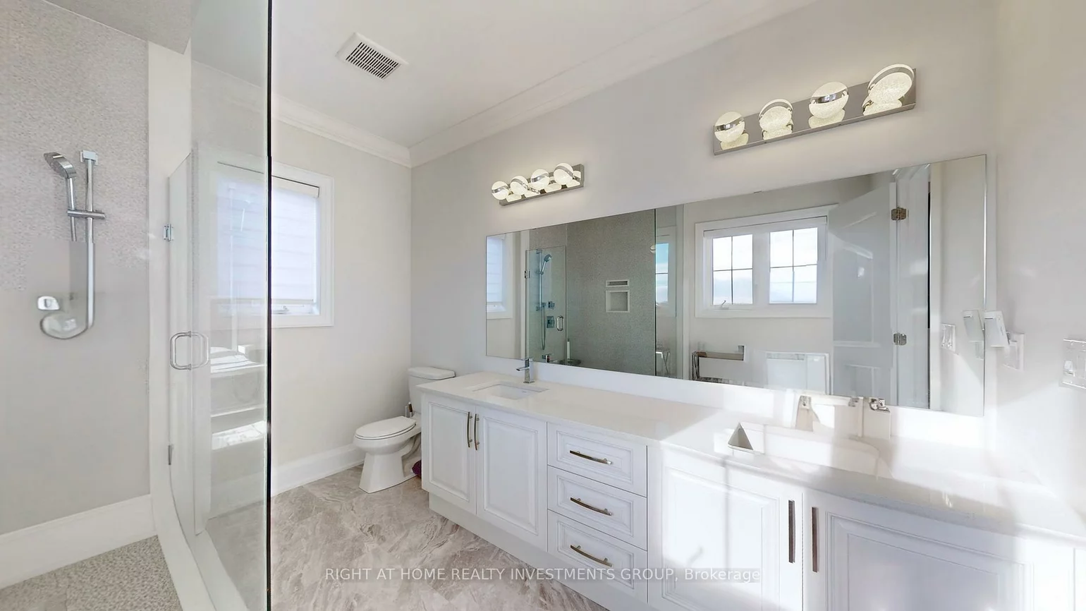 75, Manor Hampton, Sharon, East Gwillimbury