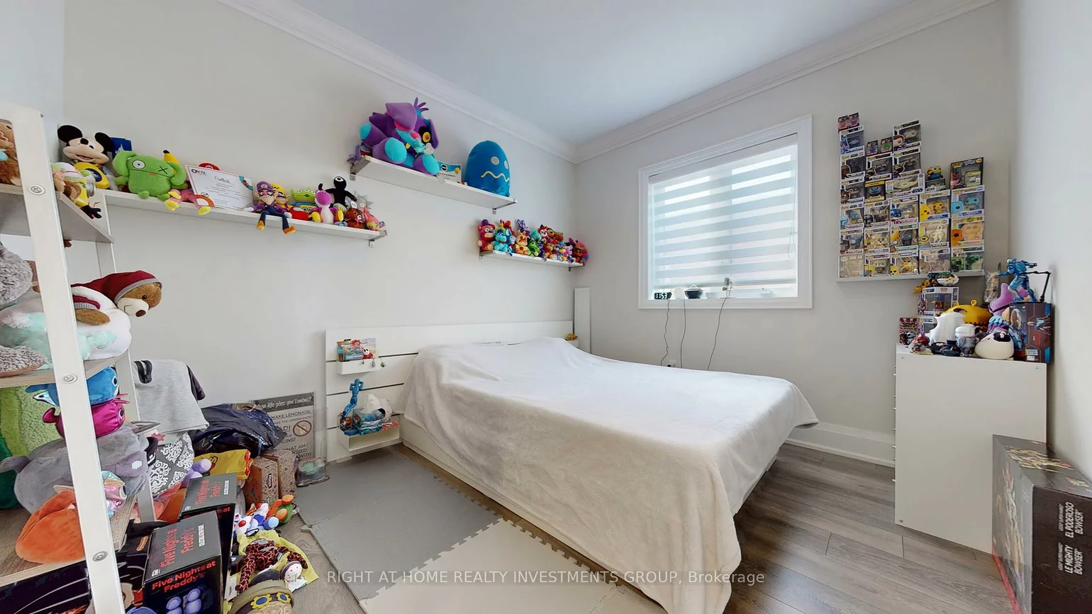 75, Manor Hampton, Sharon, East Gwillimbury