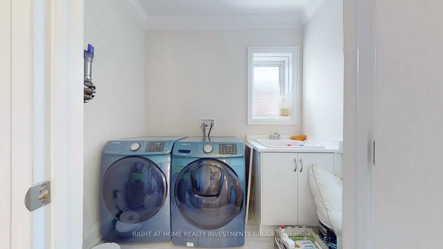 75, Manor Hampton, Sharon, East Gwillimbury