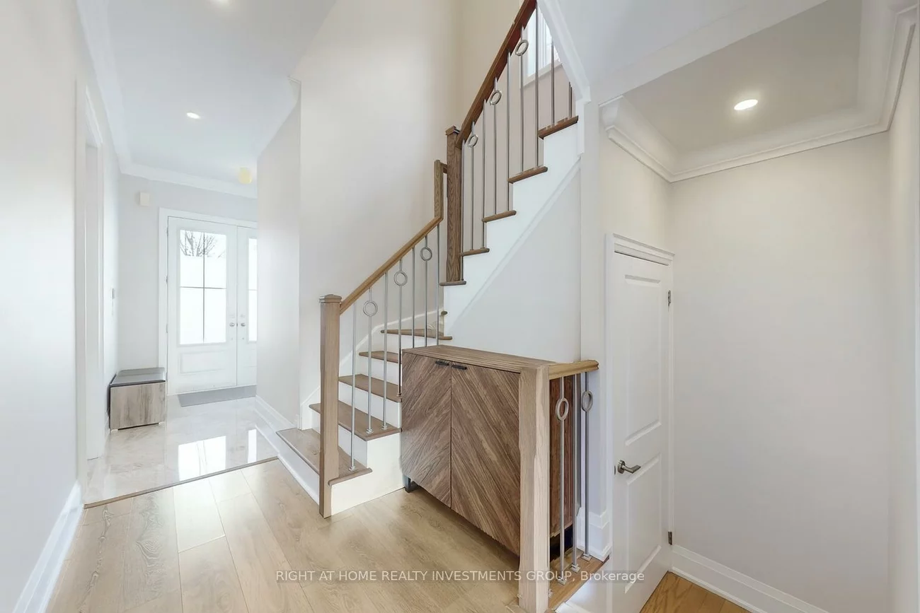 75, Manor Hampton, Sharon, East Gwillimbury