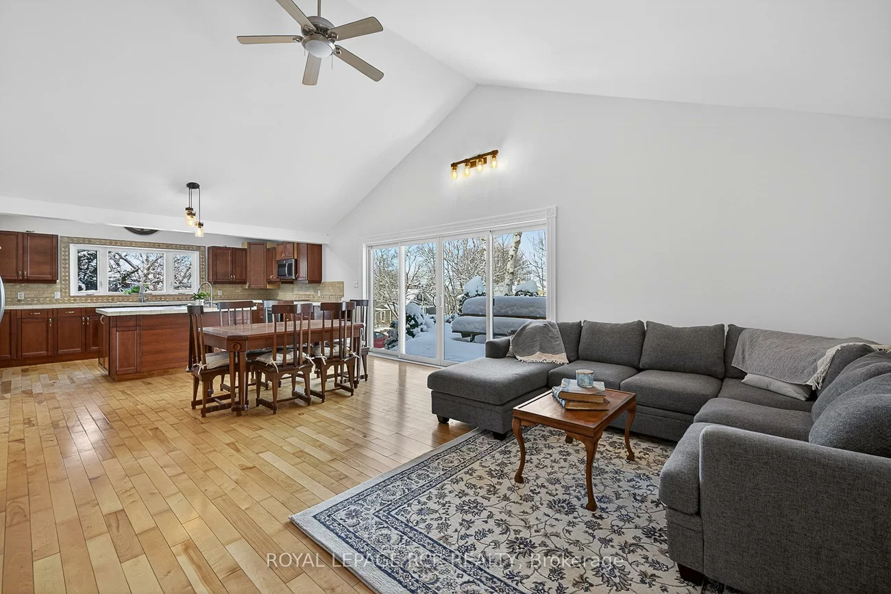 5555, Mount Albert, Mt Albert, East Gwillimbury