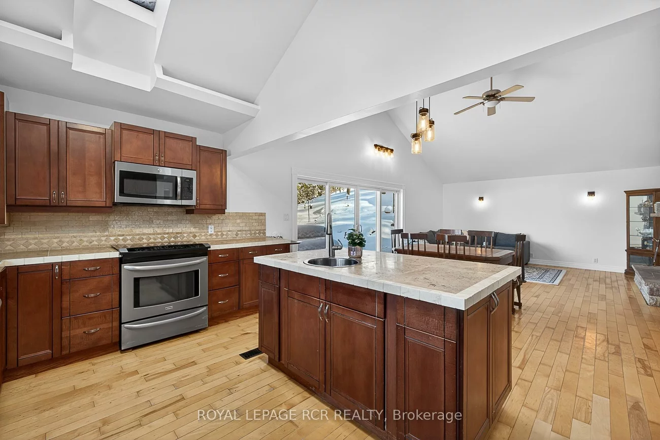 5555, Mount Albert, Mt Albert, East Gwillimbury