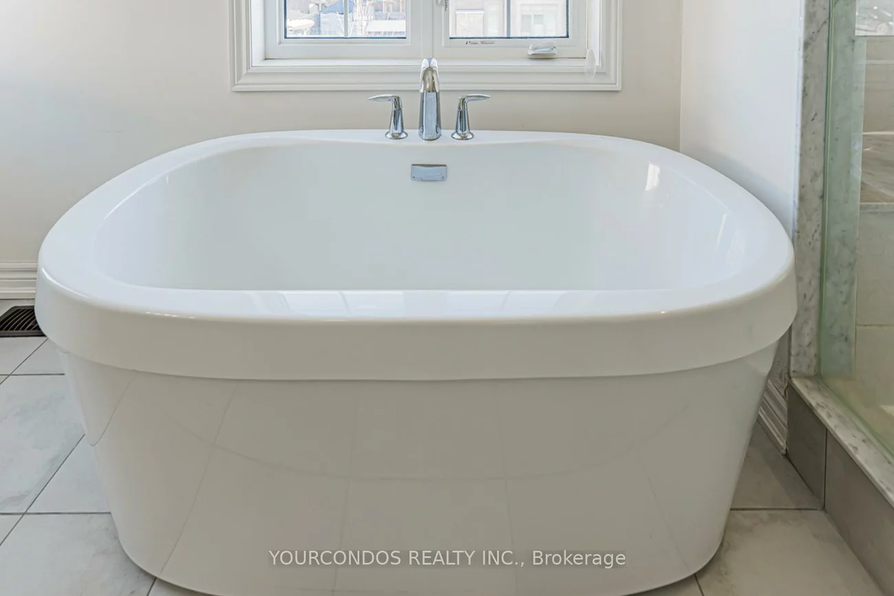 100, Beckett, Holland Landing, East Gwillimbury