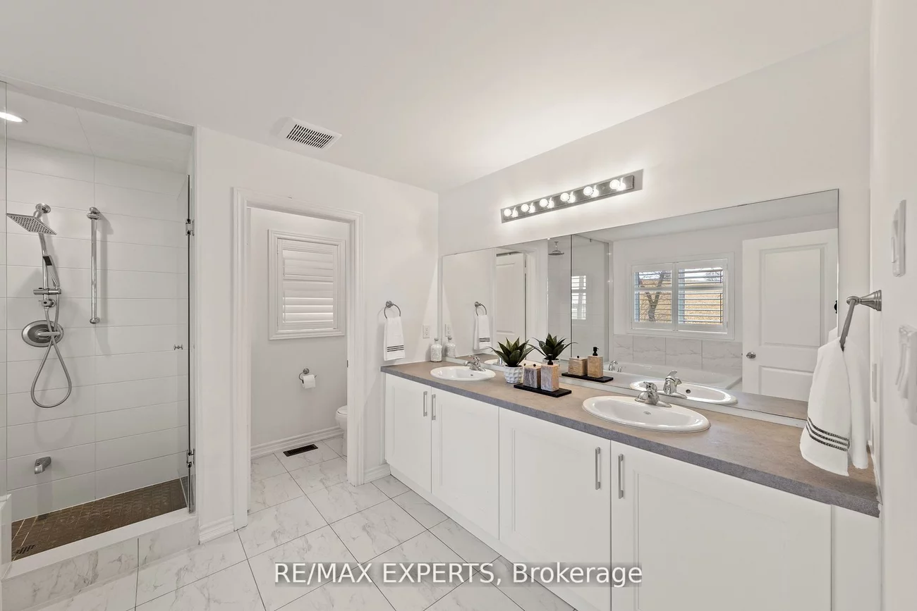 48, Manor Glen, Mt Albert, East Gwillimbury