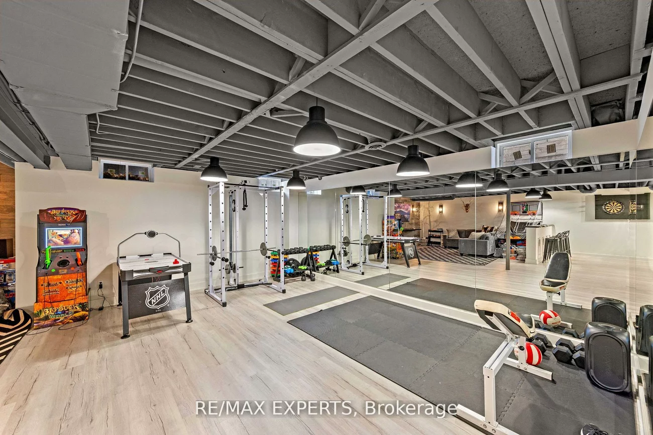 48, Manor Glen, Mt Albert, East Gwillimbury