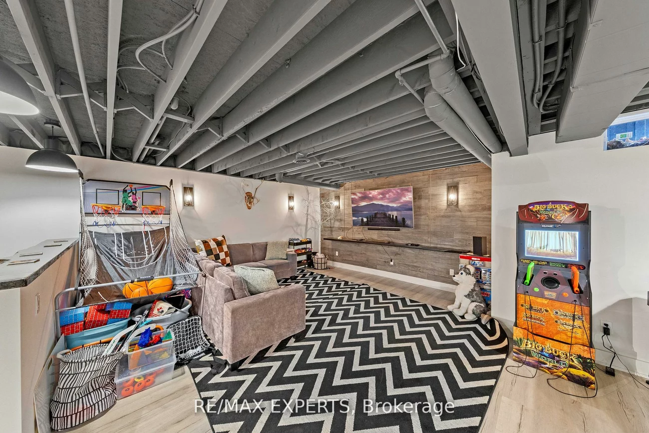 48, Manor Glen, Mt Albert, East Gwillimbury