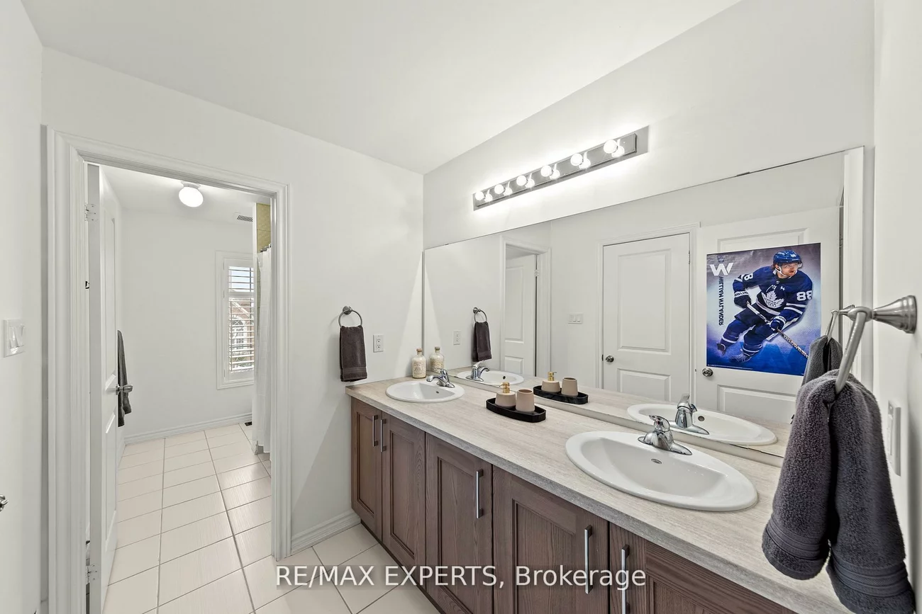 48, Manor Glen, Mt Albert, East Gwillimbury