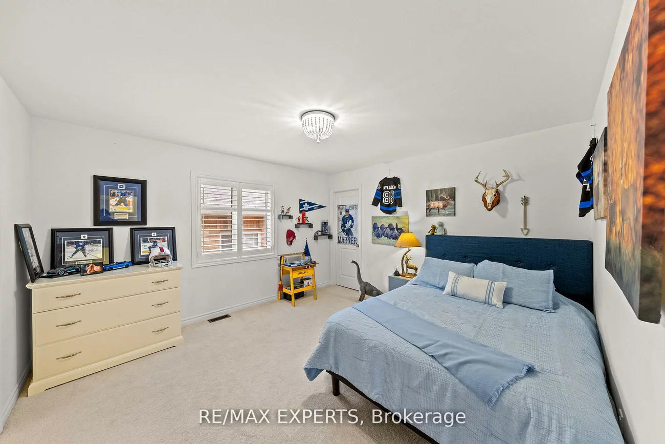 48, Manor Glen, Mt Albert, East Gwillimbury