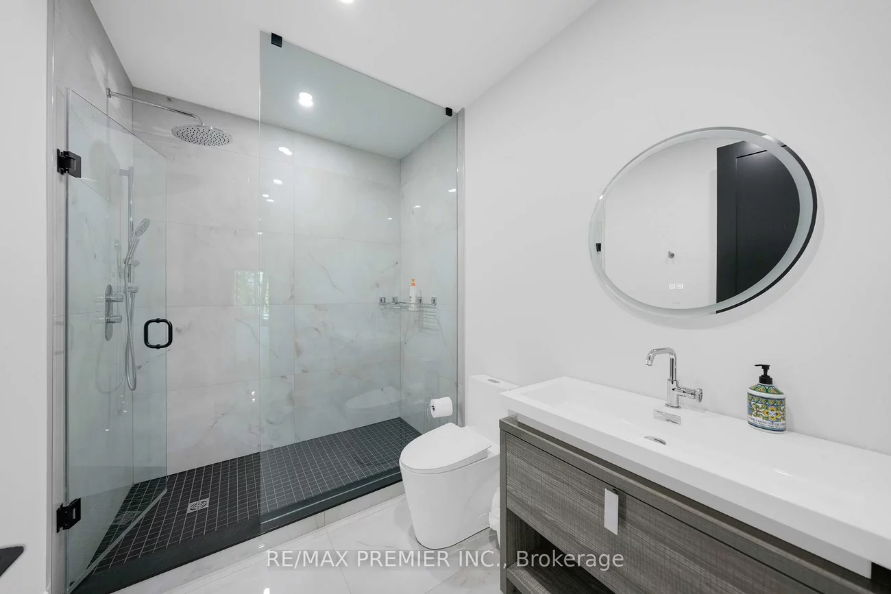 42, Alice, Mt Albert, East Gwillimbury