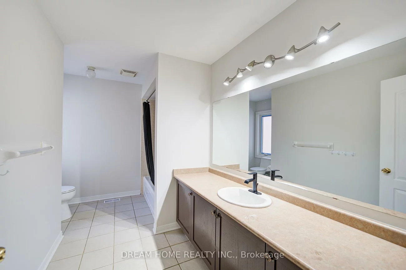 23, Viscount, Mt Albert, East Gwillimbury