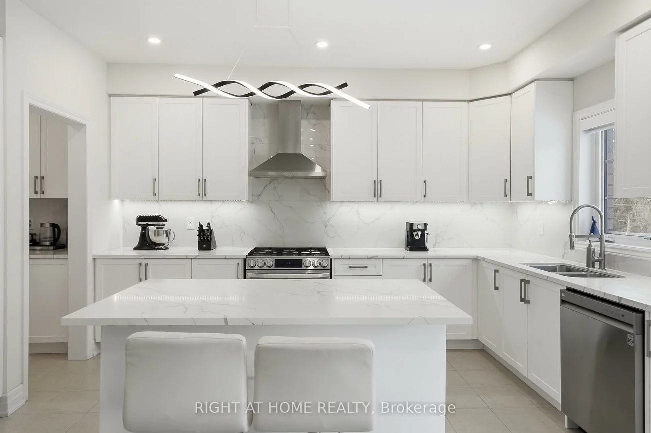 58, Charles White, Sharon, East Gwillimbury