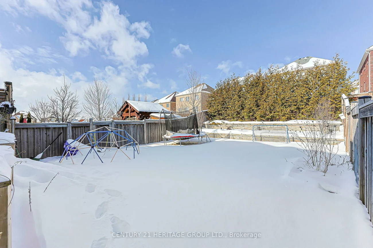 93, Ridge Gate, Mt Albert, East Gwillimbury