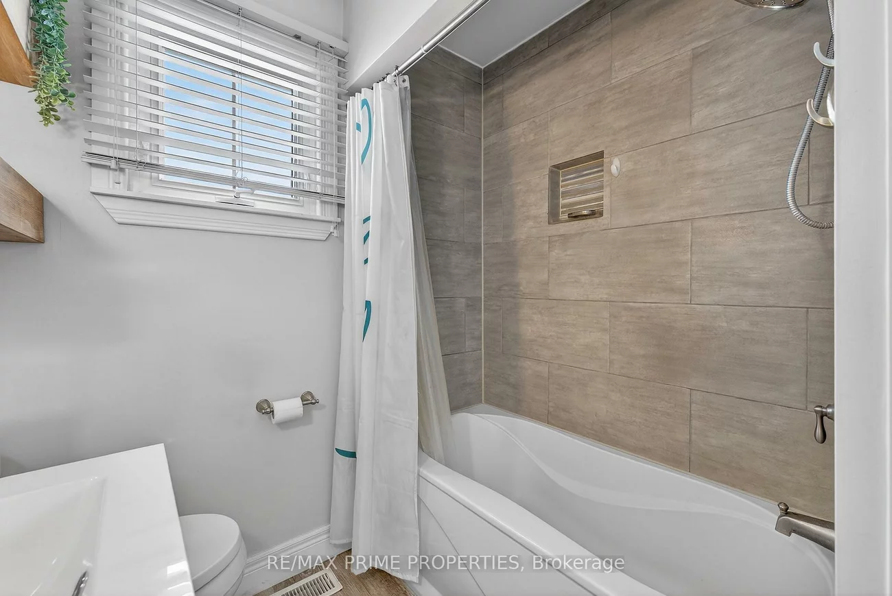 18979, Centre, Mt Albert, East Gwillimbury