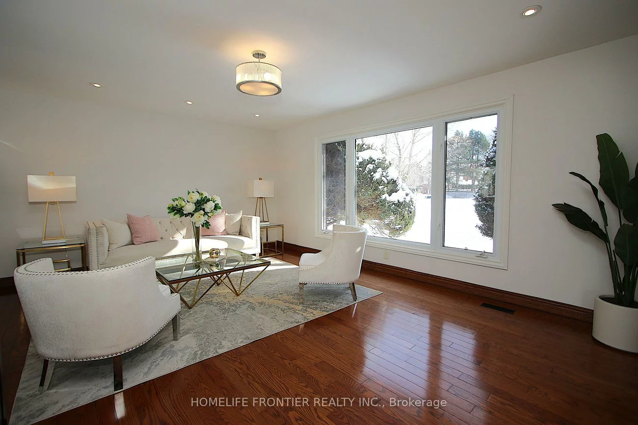 40, Delta, Holland Landing, East Gwillimbury