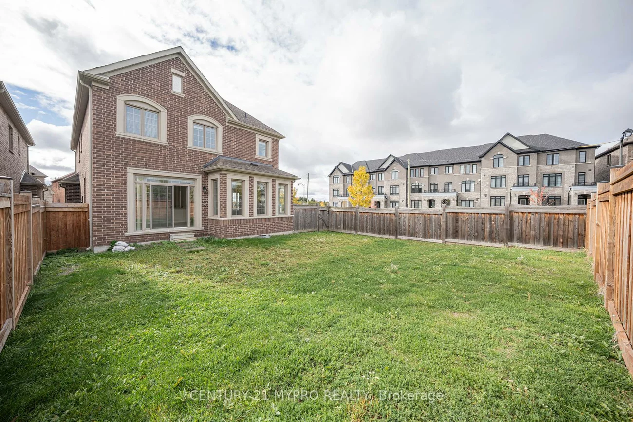 2, Manor Hampton, Sharon, East Gwillimbury
