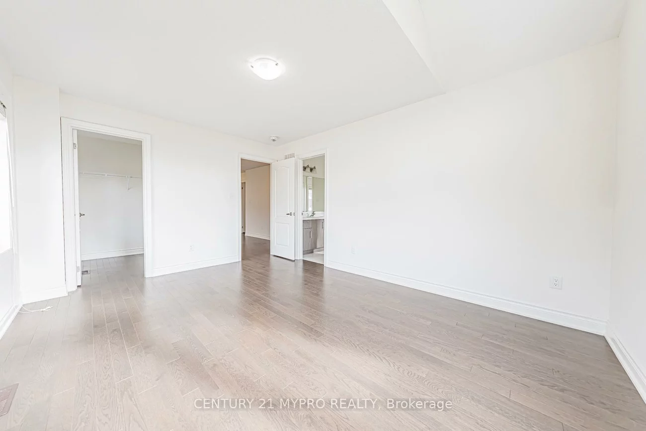 2, Manor Hampton, Sharon, East Gwillimbury