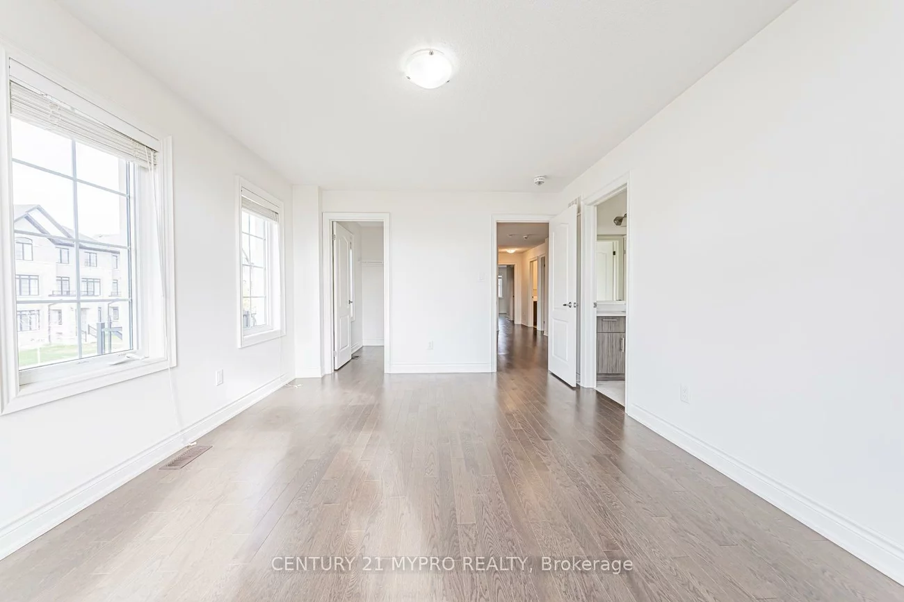 2, Manor Hampton, Sharon, East Gwillimbury